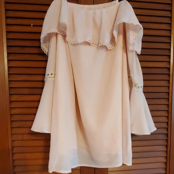 NWOT 💥LAST ONE💥Jones by JOA bell sleeve top - Picture 2 of 8